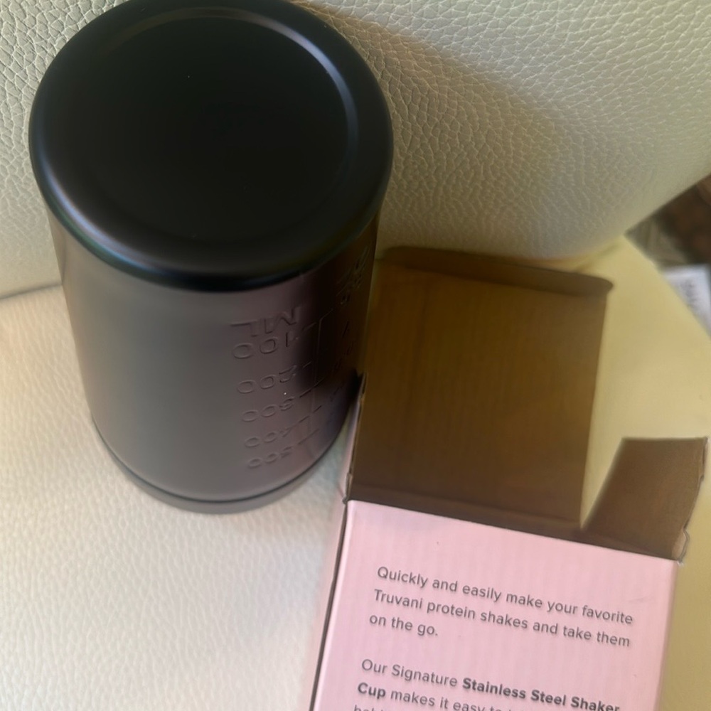 TRUVANI NWT Stainless Steel Shaker cup Pink or Black w / Measurements - Picture 8 of 10